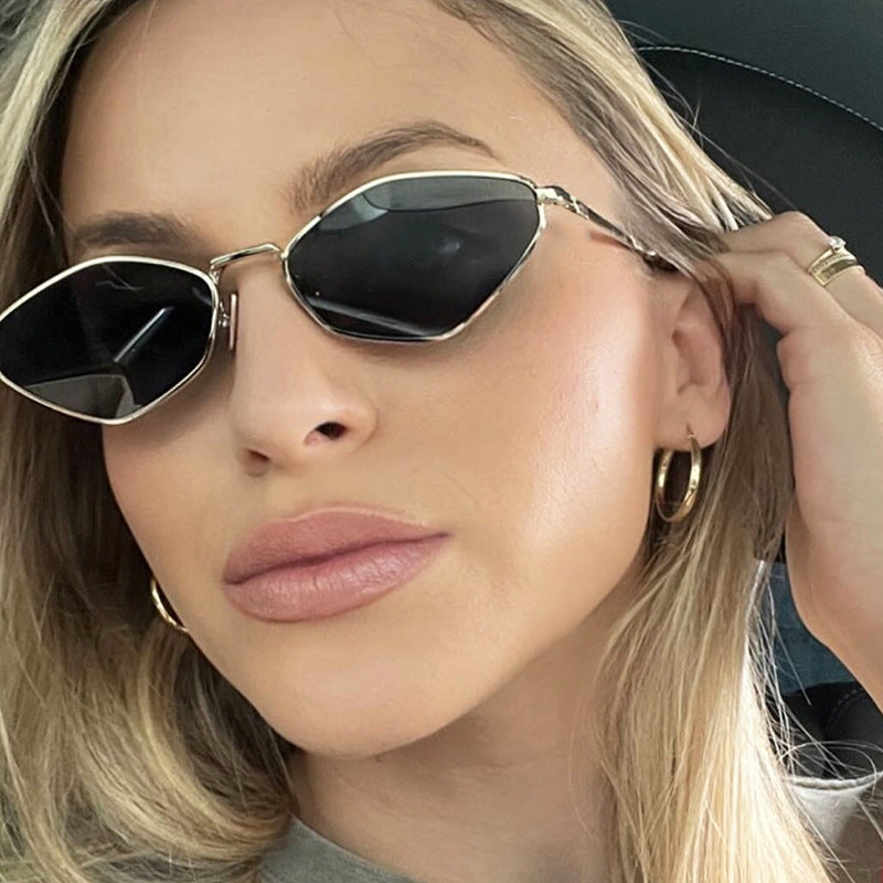 Women's geometric sunglasses with fine metal frame and UV protection Skanto