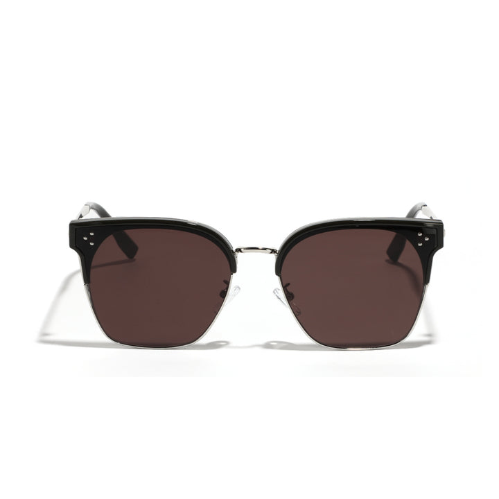 Dame moteriktig solbrille med markant design og kontrastfylt ramme Skanto