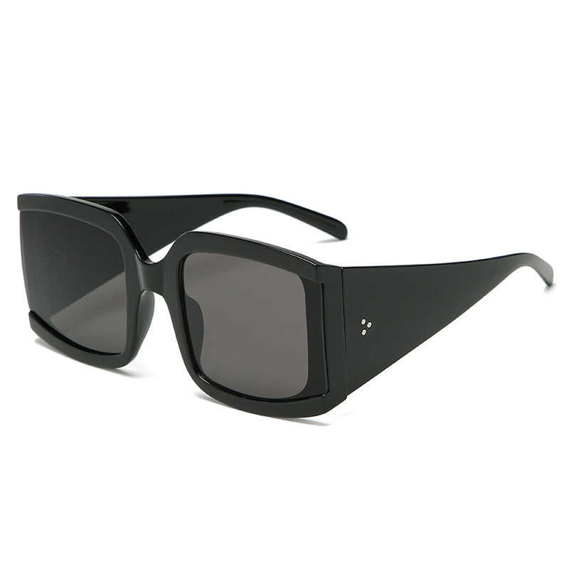 Dame oversized solbrille i moderne minimalistisk stil Skanto