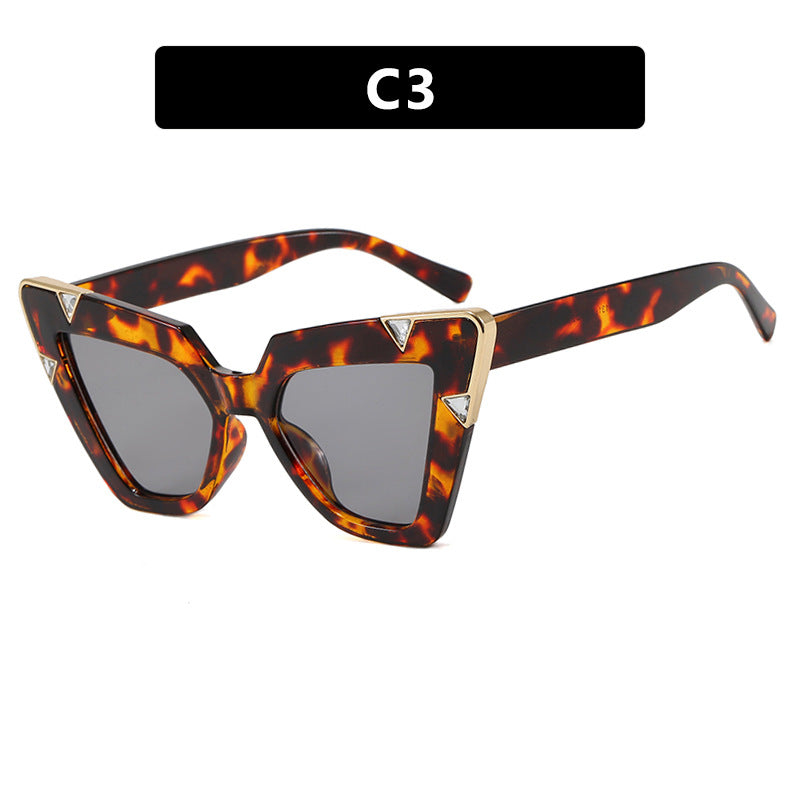 Women's Cat-Eye Sunglasses with Luxurious Motif and Protective UV Filter Skanto