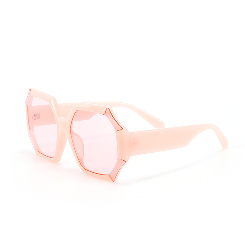 Dame moterelatert solbrille med fasettert ramme Skanto