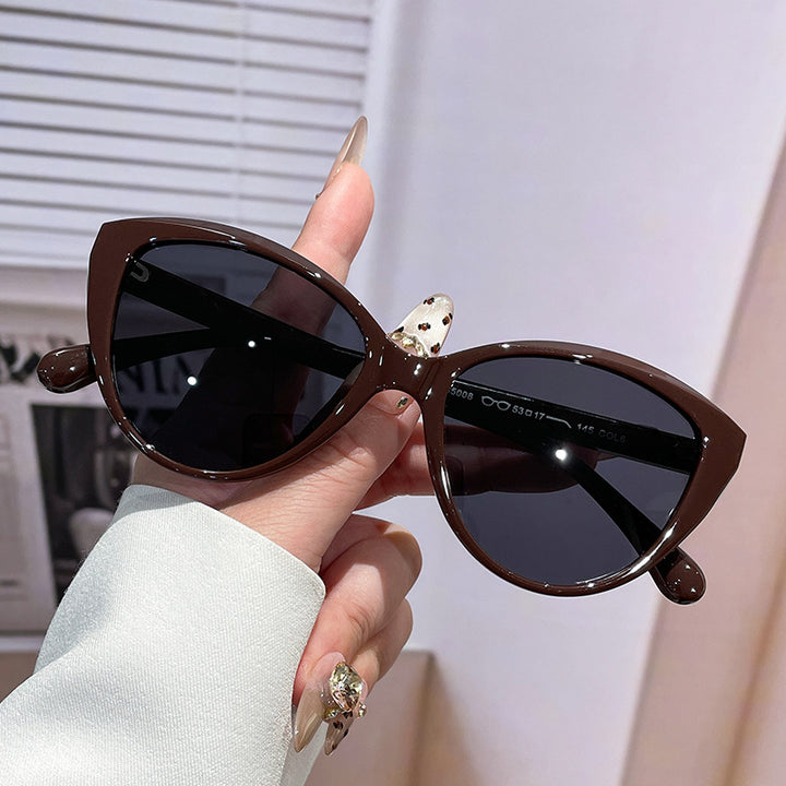 Dame Cat-Eye Solbriller med moteriktig og solid ramme Skanto