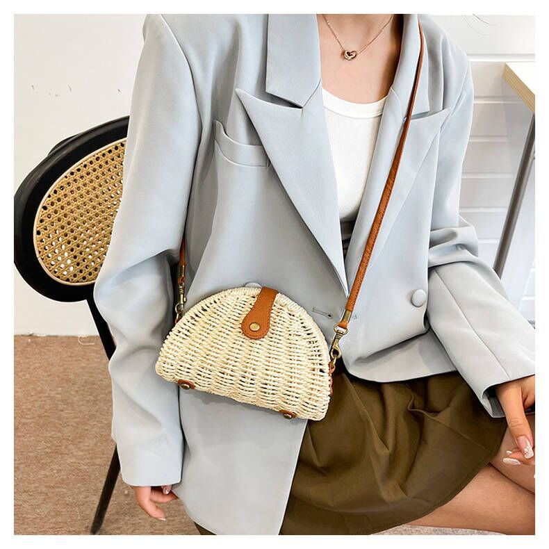 Handmade crescent-design rattan bags Skanto