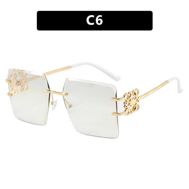 Women's fashionable sunglasses with extraordinary design and gold accents Skanto