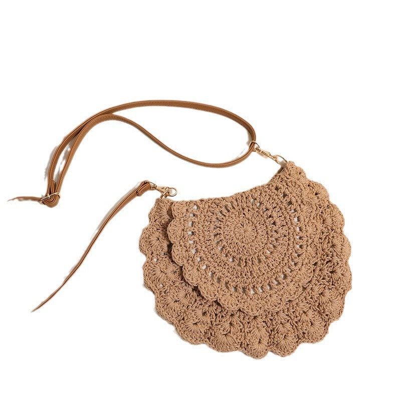 Crocheted shoulder bag with feminine details Skanto