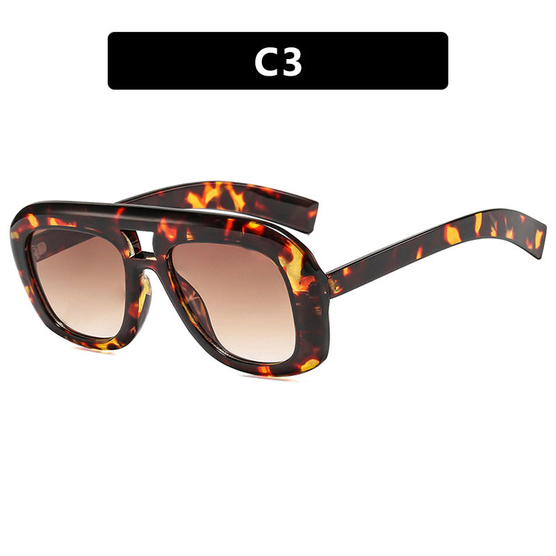 Women's Bold Sunglasses in Elegant Style Skanto