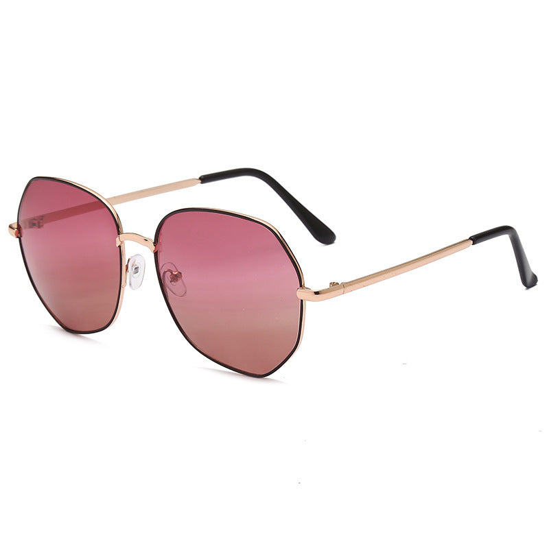 Damer moteriktig solbrille med åttekantet form og polarisert glass Skanto