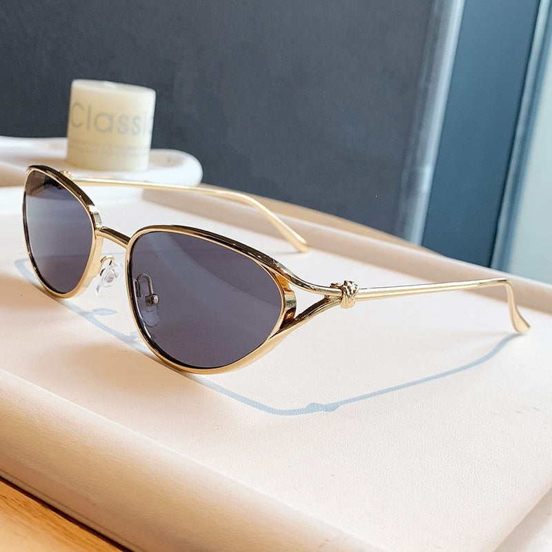 Dame Cat-Eye solbriller med elegant gullramme og polarisert glass Skanto