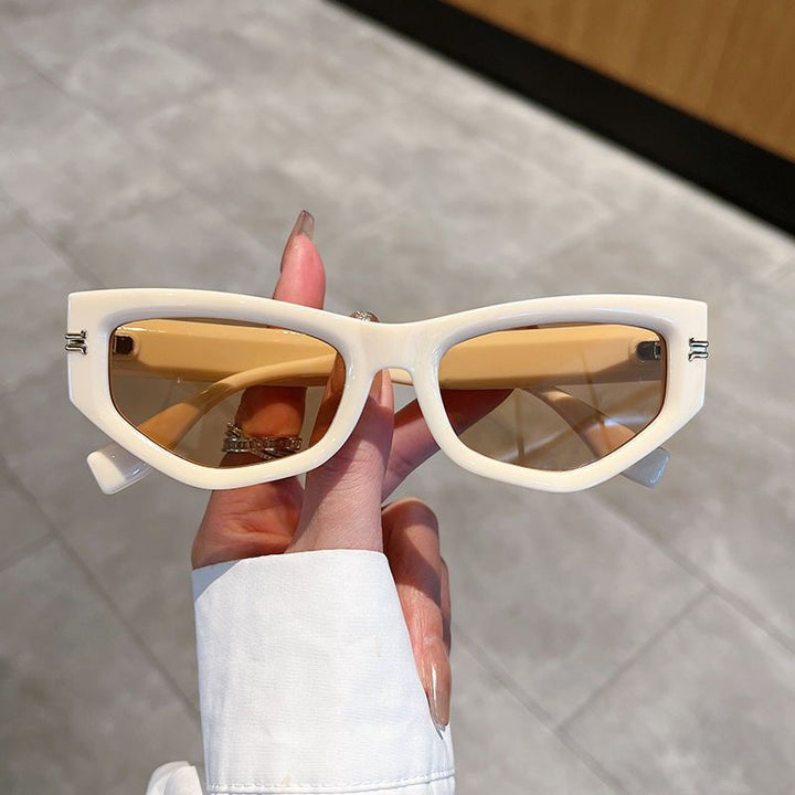 Women's geometric sunglasses with curved frame and protective UV filter Skanto