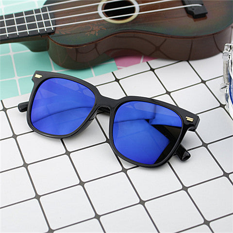 Dame moteriktig oversized solbrille med firkantet ramme og UV-beskyttelse Skanto