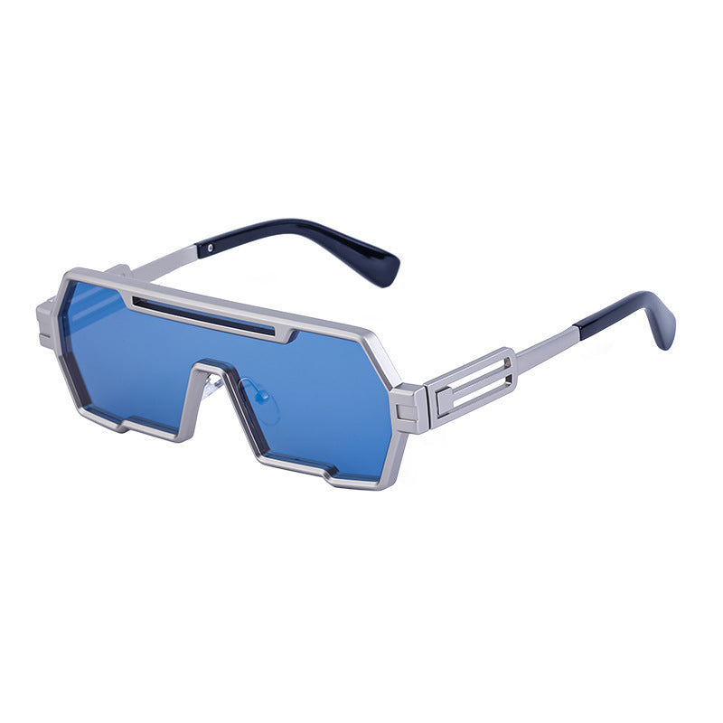 Dame motorisert solbrille i futuristisk design med bred ramme Skanto