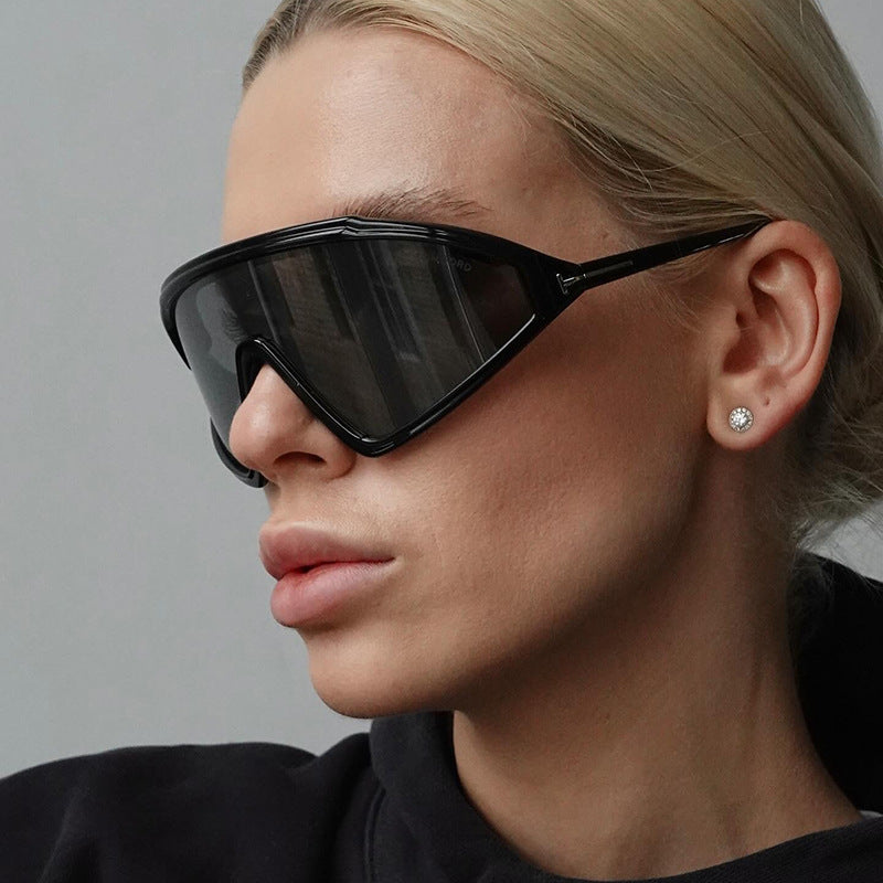 Women's Sport Sunglasses with Aerodynamic Design and UV Protection Skanto