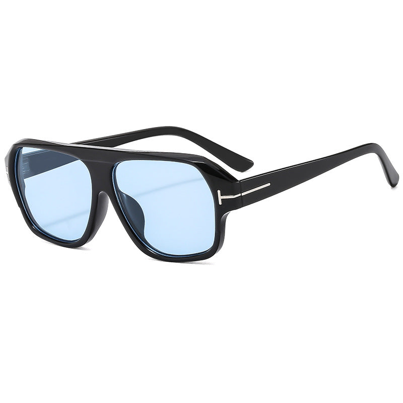 Dame modische solbrille med markant geometri og brune glass Skanto