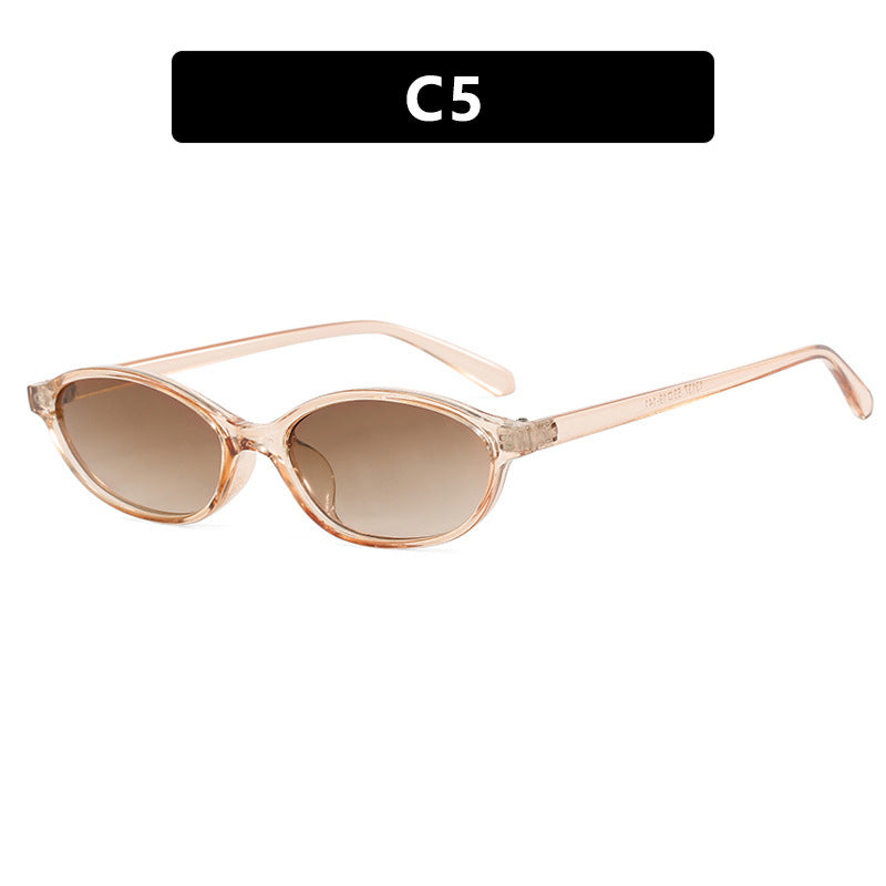 Dame moteriktig solbrille i elegant retro-design Skanto