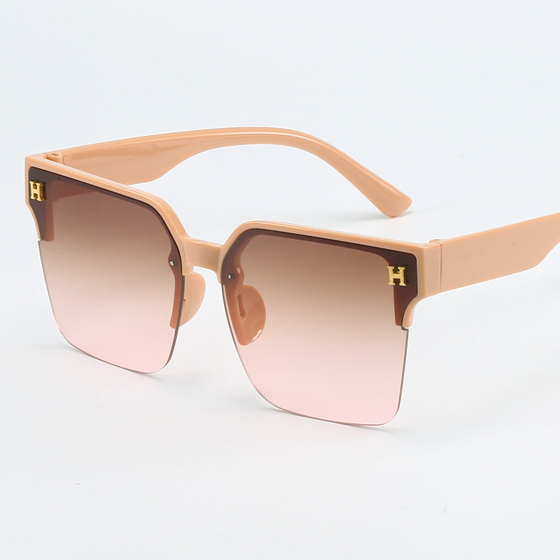 Dame kvadratisk solbrille med elegant metallramme Skanto