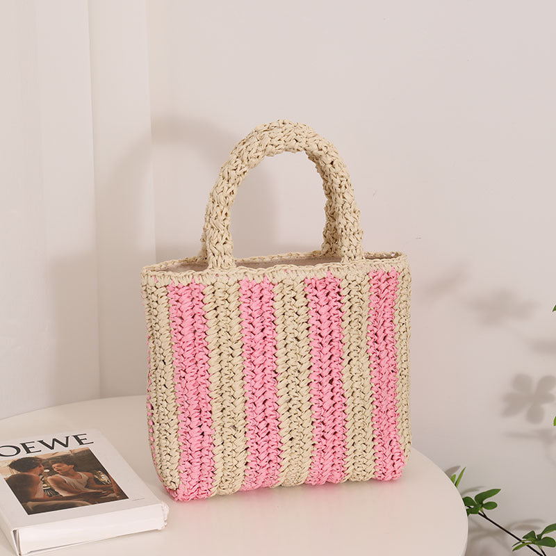 Modern straw bag with structured fold design Skanto