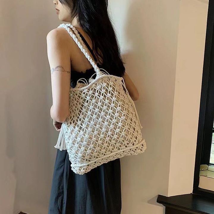 Hand-knotted beach bag with playful design Skanto