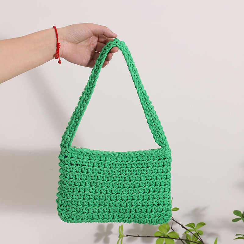 Handmade straw shoulder bag with textured design Skanto