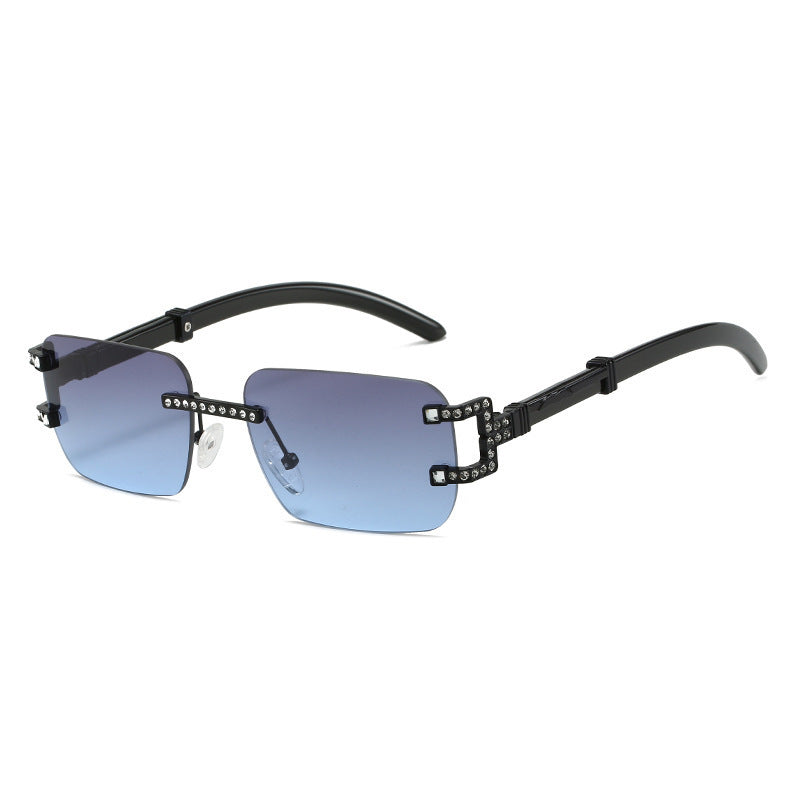 Dame designer solbrille med unik smykkedetalj Skanto