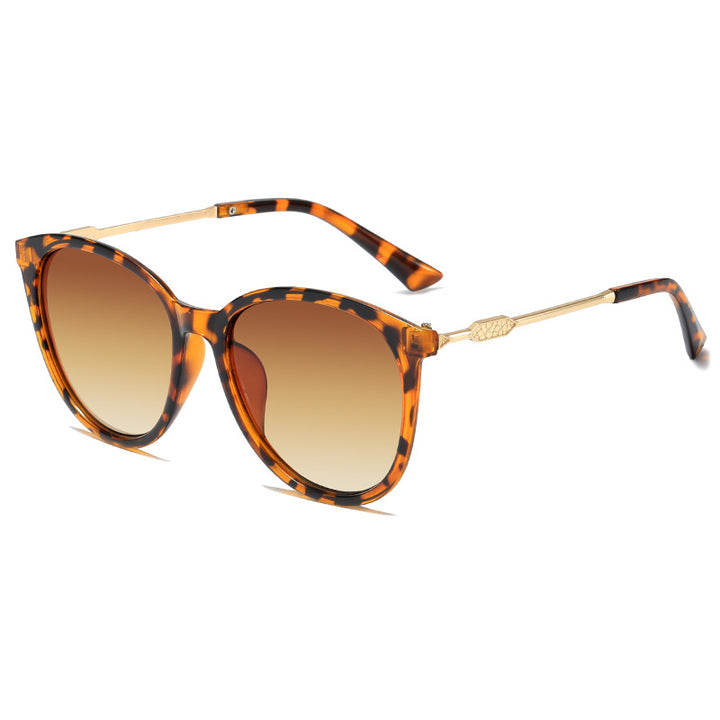 Dame Moderne Cat-Eye Solbriller med speilende glass Skanto