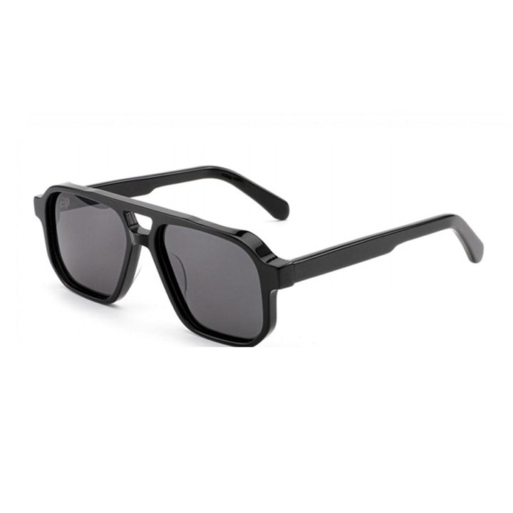 Dame solbrille i moderne, geometrisk design med robust ramme og UV-beskyttelse Skanto