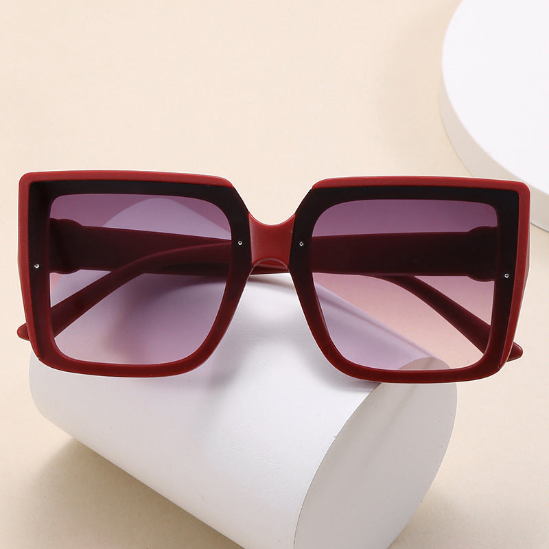 Dame firkantet solbrille med unikt dekkselement Skanto