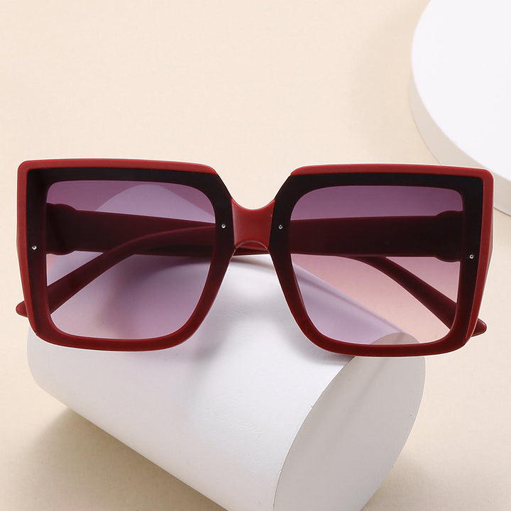 Dame firkantet solbrille med unikt dekkselement Skanto