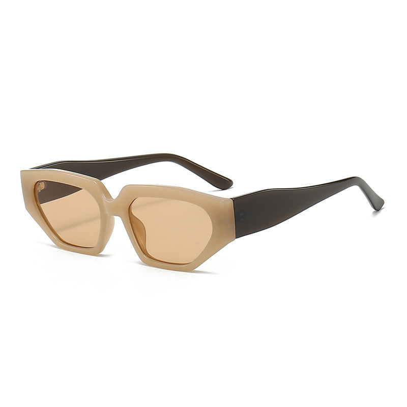 Dame Modisk solbrille i innovativ polygonal design Skanto