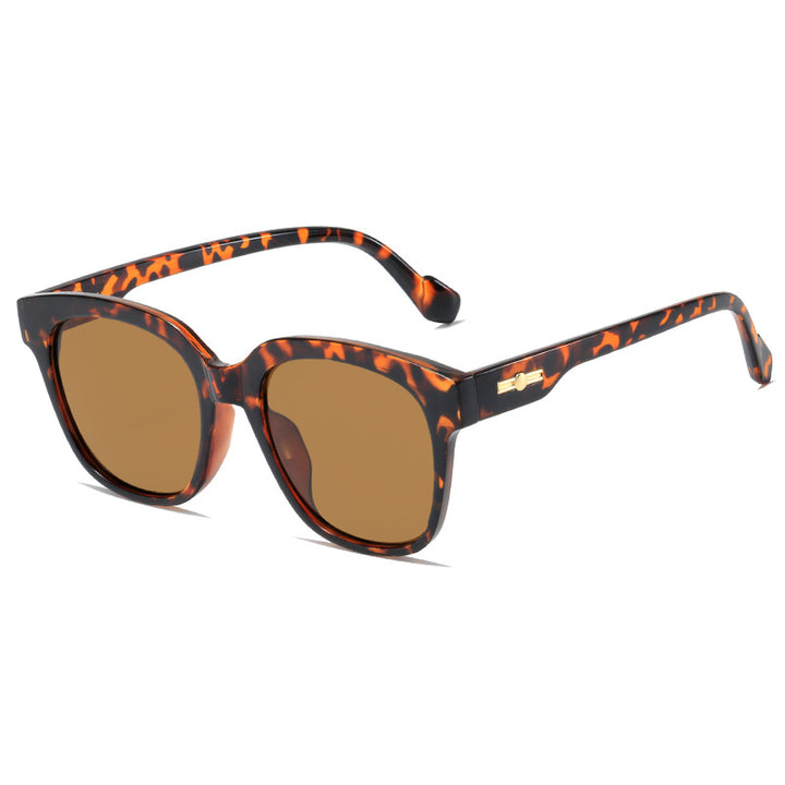 Damer klassisk solbrille med moderne oversized ramme Skanto