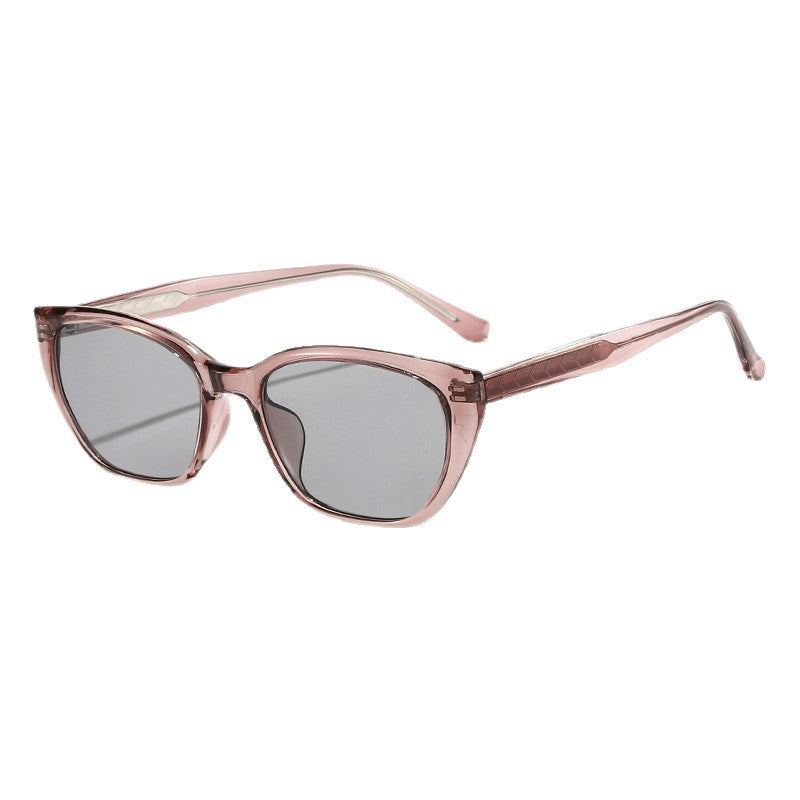 Kvinnes Cat-Eye Solbriller med elegant, solid ramme og høy kvalitet UV-beskyttelse Skanto