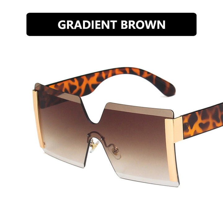Women's futuristic oversized sunglasses with a striking design Skanto