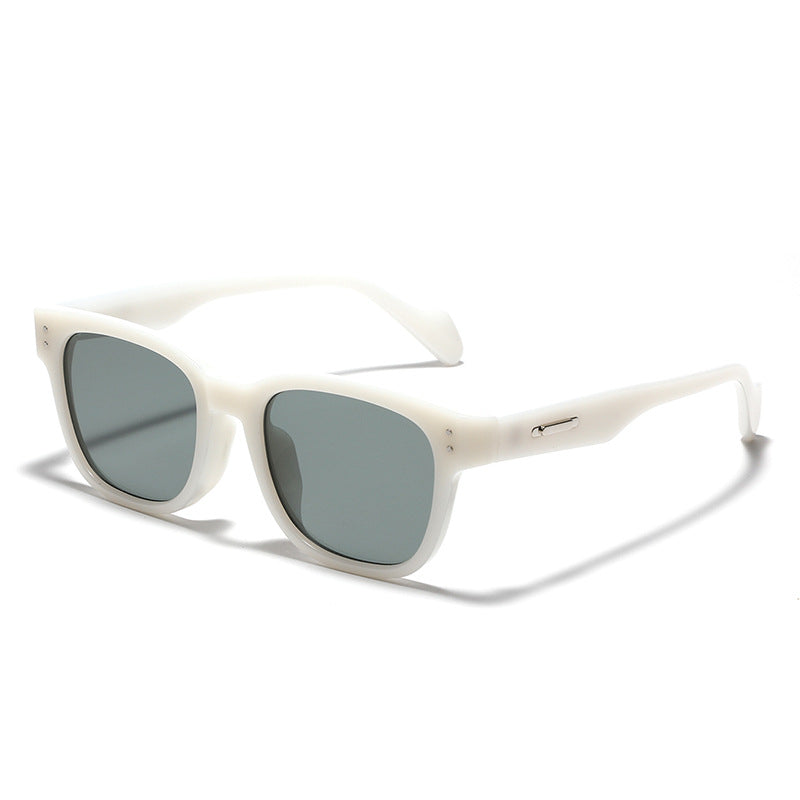 Dame kvadratisk solbrille med komfortabel passform og stilfullt design Skanto