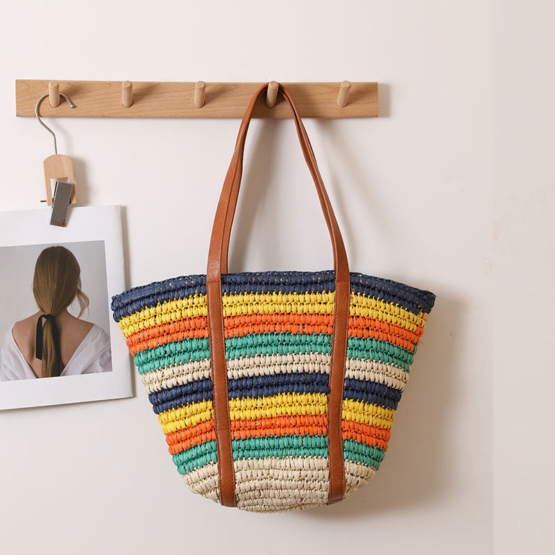 Braided straw bag with sturdy leather handles Skanto