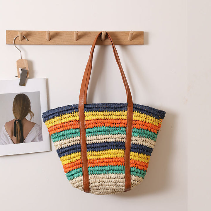 Braided straw bag with sturdy leather handles Skanto