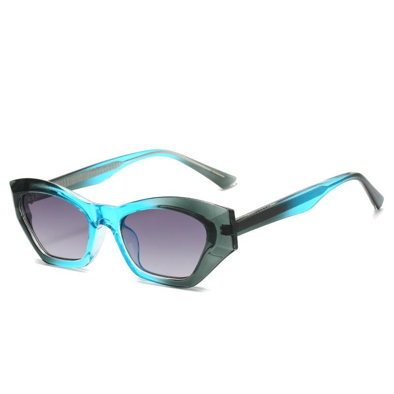 Damer Cat Eye solbriller med moderne transparente detaljer Skanto
