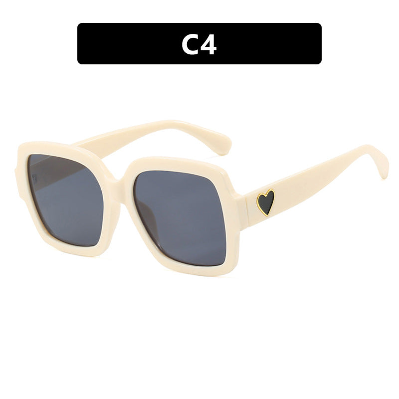 Dame firkantet solbrille med leken hjerte detalj Skanto