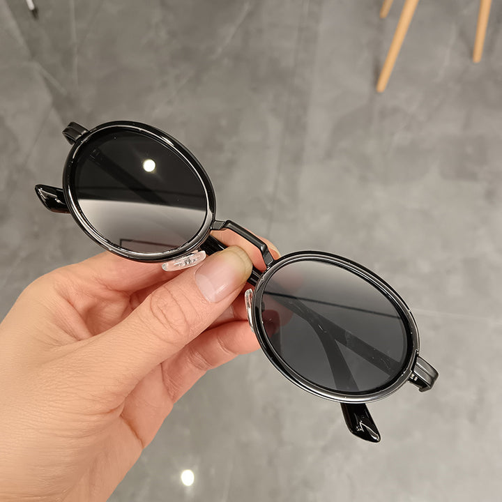 Women's round sunglasses with light lenses and golden details Skanto