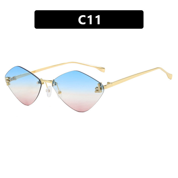 Women's geometric sunglasses in extravagant design with gradient lenses Skanto