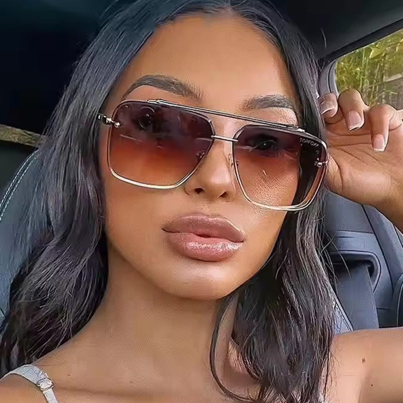 Women's square sunglasses with protective lenses and modern metal frame Skanto