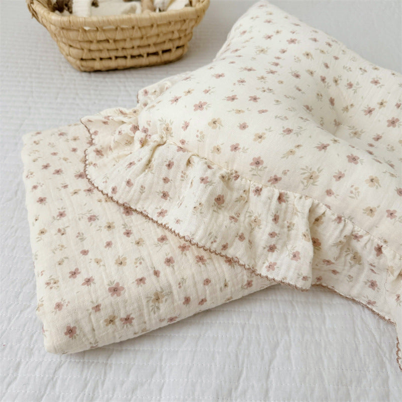 Unisex Musselinteppe med delikat blomsterdesign og elegante volanger Skanto