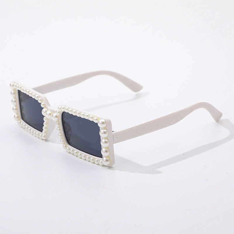 Dame stilig solbrille med perlepynt Skanto