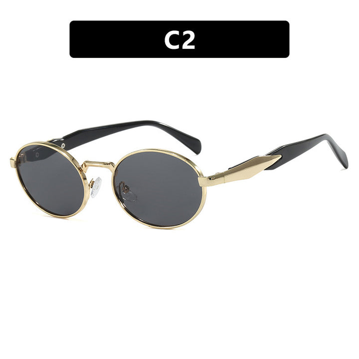 Dame moteriktig solbrille i elegant ovaldesign med trendy detaljer Skanto