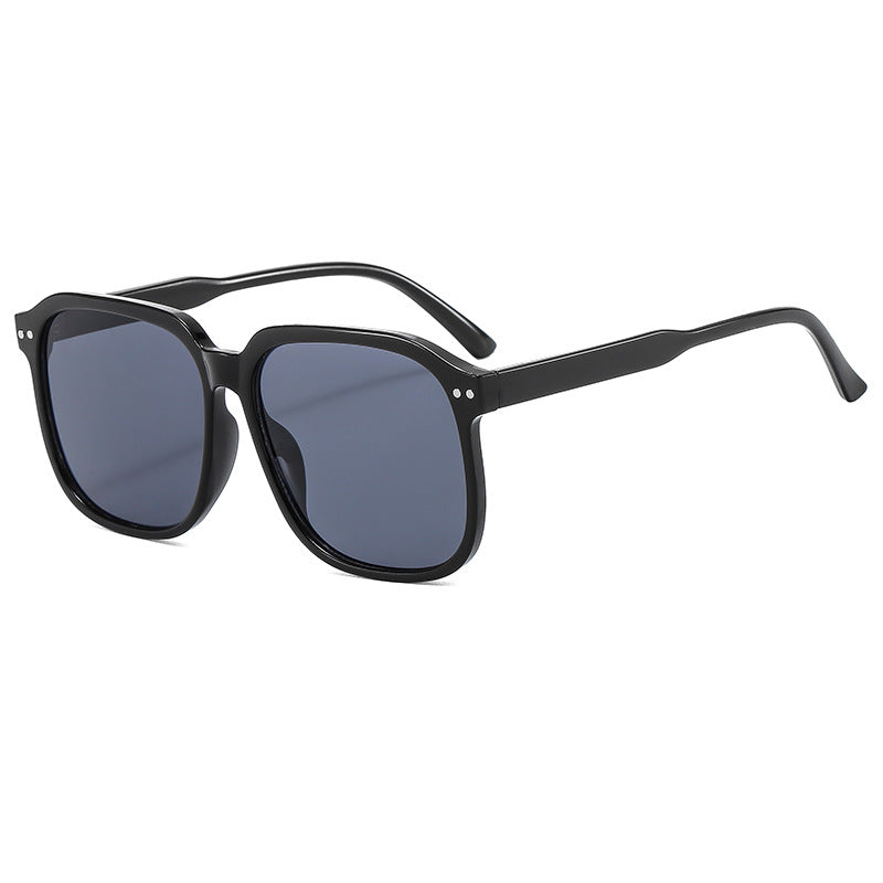 Dame firkantet solbrille med moderne plastisk ramme Skanto