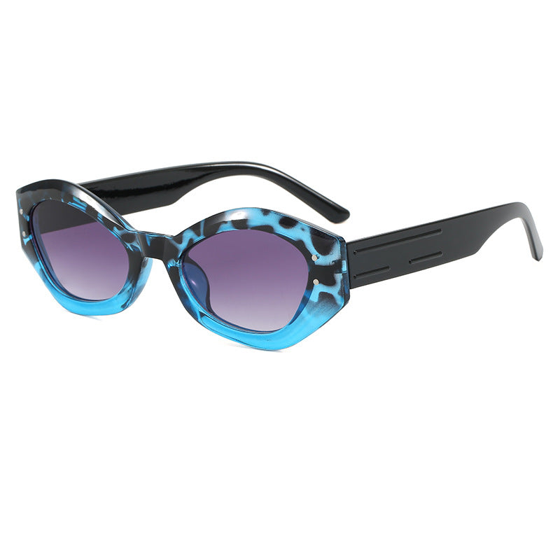 Dame Cat-Eye solbriller med moderne design og bred ramme Skanto