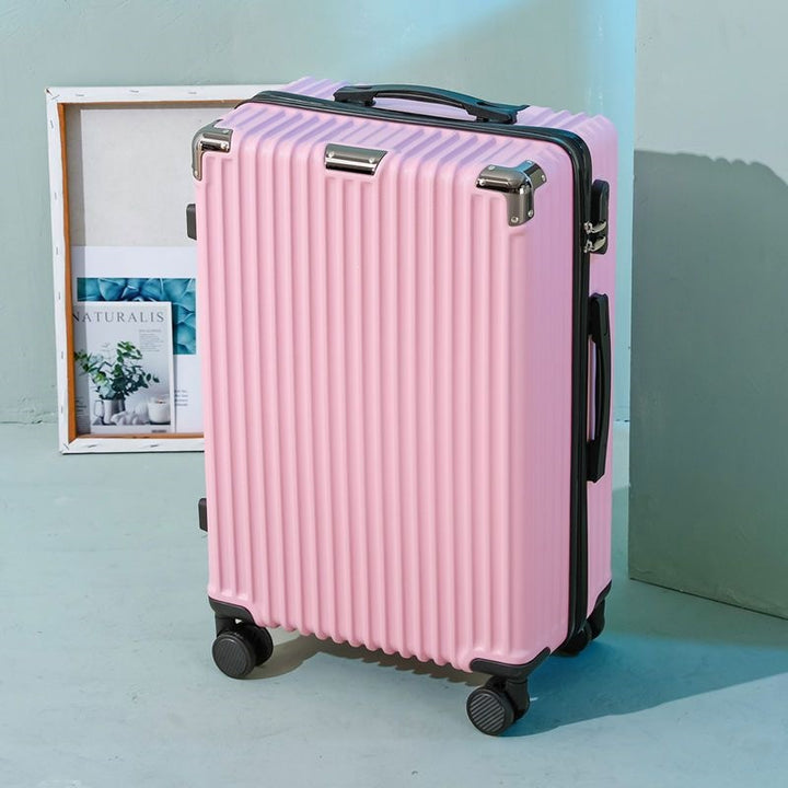 Hardshel suitcase with robust wheel system Skanto