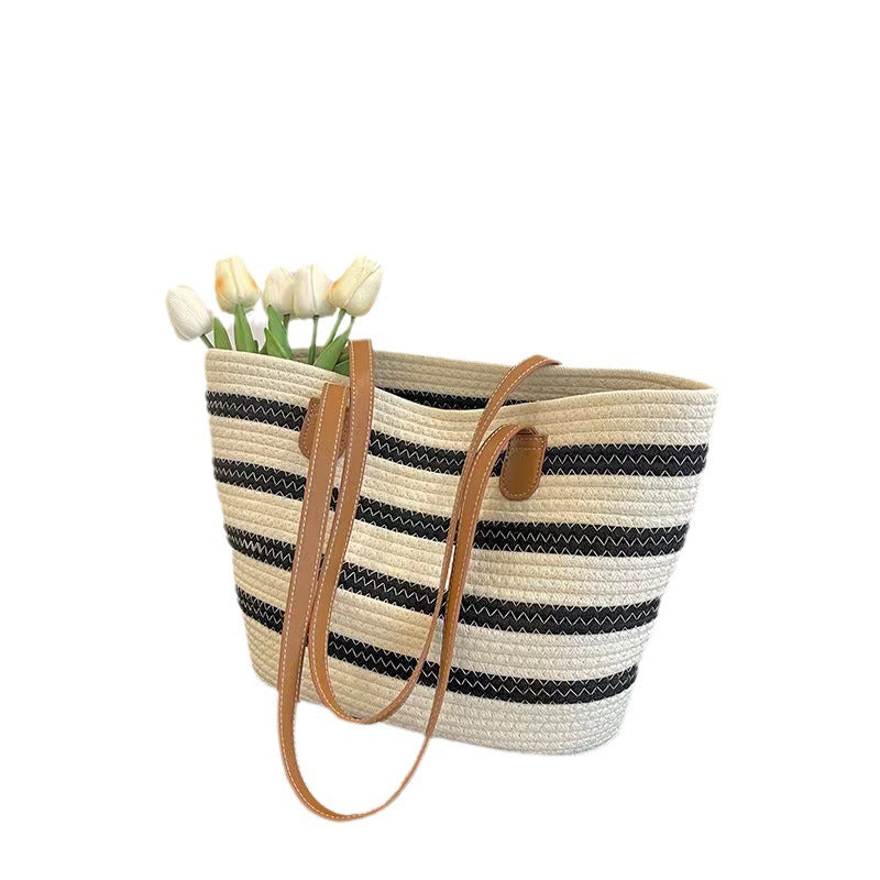 Elegant Tote Bag made of woven raffia with robust leather details Skanto