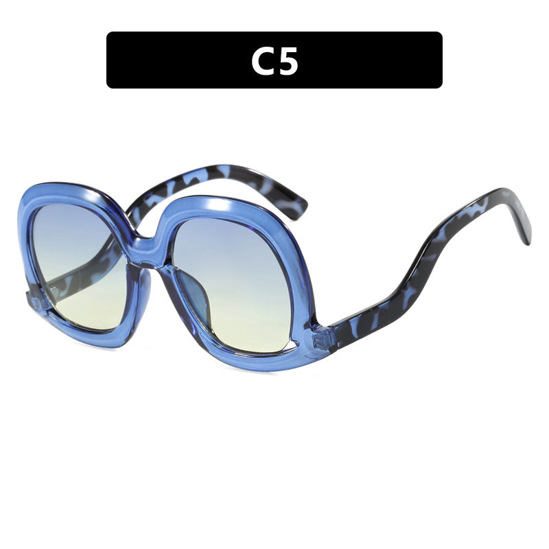 Women's oversized sunglasses with modern design Skanto