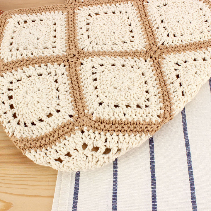 Handbag made of handmade macrame with textured pattern Skanto