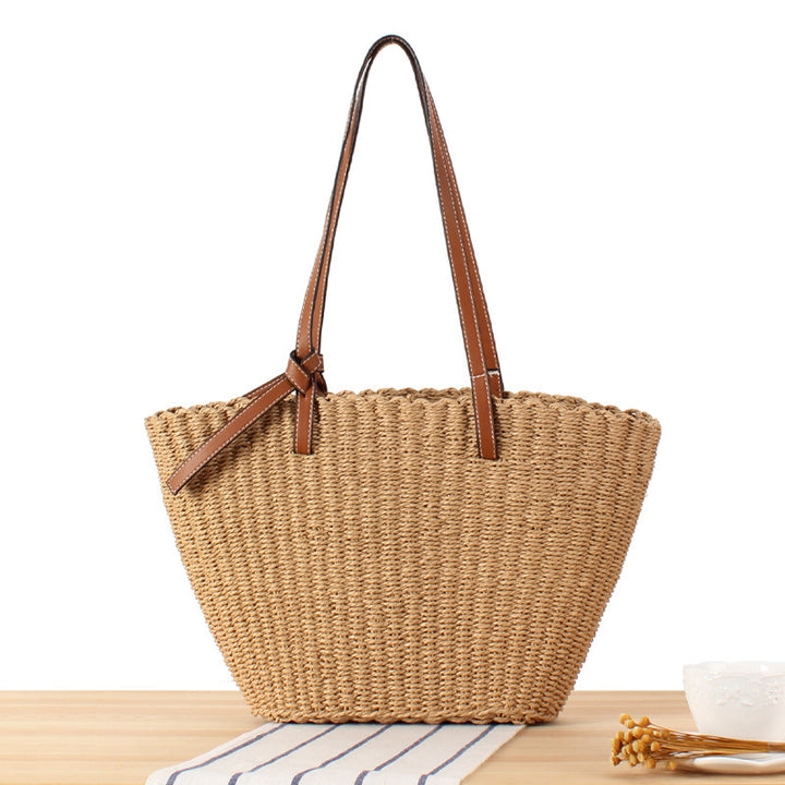 Beach bag made of hand-woven natural material with sturdy leather straps Skanto