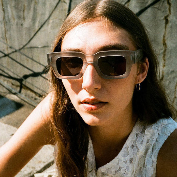 Dame Modische Quadratisk Solbrille med robust ramme og polariserte linser Skanto